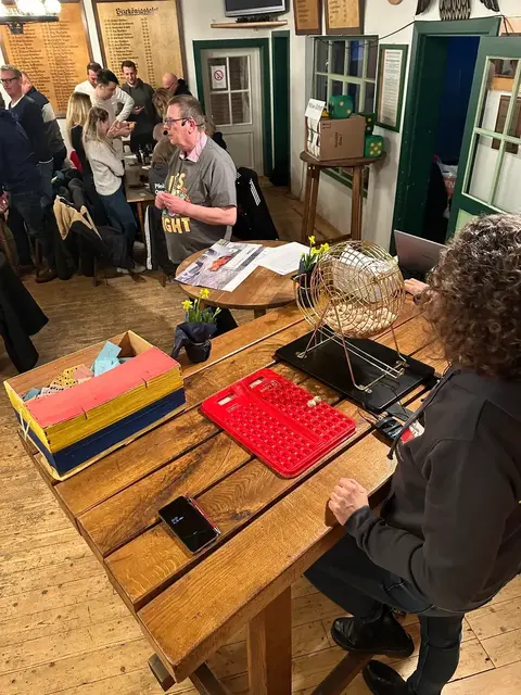 Die Ziehung der Bingo-Zahlen | Foto: Pfeifenclub Otter