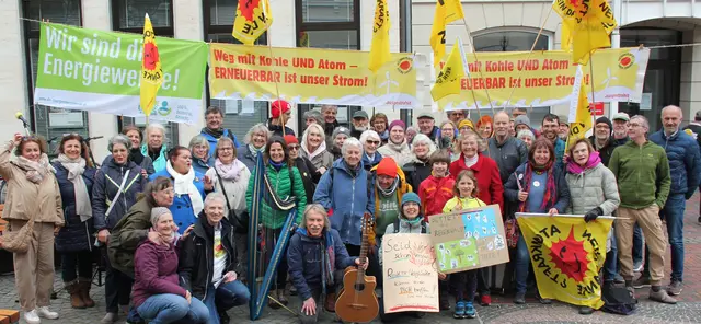 Die Teilnehmer der Mahnwache | Foto: Thomas Ringleben