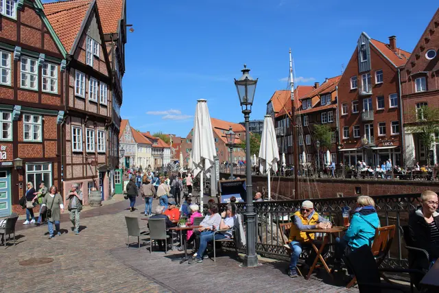 Sonniger Sonntag mit Einkaufsmöglichkeiten in der Stader Altstadt | Foto: Constanze Reiß