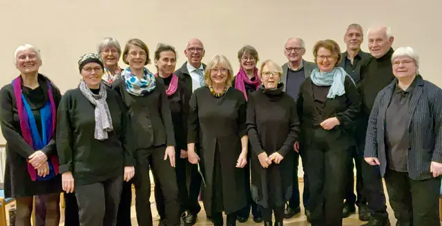 Der klassische Kammerchor Cantiamo unter der Leitung von Gudrun Scheske (re.) | Foto: Cantiamo