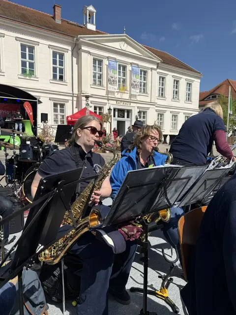 Blasmusik und gute Laune bei bestem Wetter | Foto: Stadtorchester Winsen