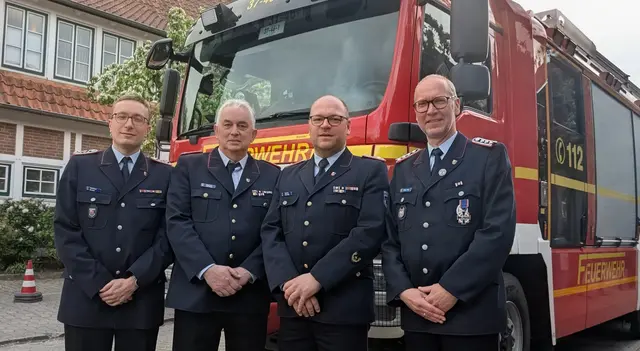 Sie stehen an der Spitze des Stader Kreisfeuerwehrverbandes (v.li.): Matthias Brandt, der stellvertretende Kreisbrandmeister Thorsten Hellwege, Kreisbrandmeister Henning Klensang und Stefan Moje | Foto: jd