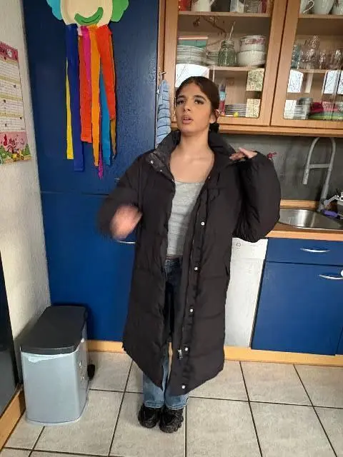 Kitti Eszter Orgovan trug zum Zeitpunkt ihres Verschwindens eine schwarze Jacke sowie schwarze Schuhe und einen Nike Rucksack | Foto: Polizeiinspektion Cuxhaven