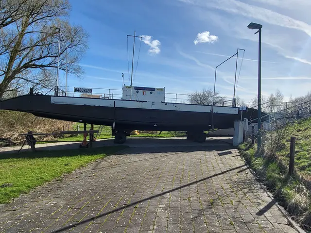 Die Fähre an Land | Foto: Burkhard Ziemens