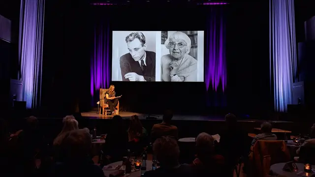 Bea Trampenau erzählt die 100-jährige Geschichte von Franz und Käthe Jacob | Foto: Richard Pfaff