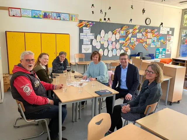 Sie drückten die Schulbank in der Grundschule: Maik Oswald (v. li.), Wiebke Rampmeier, Sigrid Spieker, Astrid Albers-Pestke, Dirk Hirsch und Barbara Findeklee-Walter | Foto: CDU Buchholz