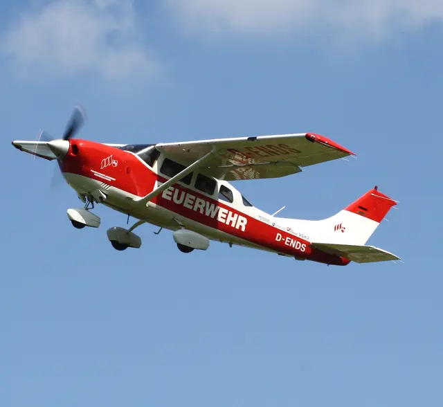 Cessna des Feuerwehr-Flugdienstes im Einsatz | Foto: gi