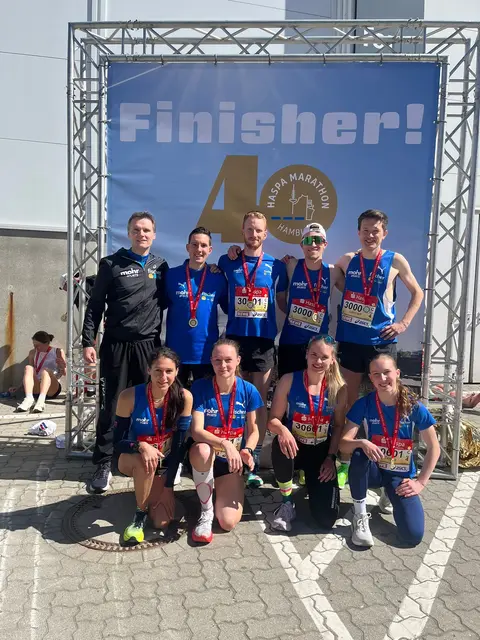 Das erfolgreiche Team (hinten v.l.n.r.): Teamchef Udo Feindt, Yannick Schönfeldt, Max Schröter, Jos Willenbrock und Lennart Jorden und (vorne v.l.n.r.) Laura Schuberth, Marie Eggers, Emily Haase und Teessa Marben | Foto: Sascha Scharnewski.