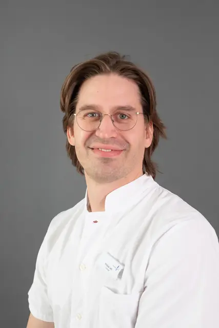 Der erfahrene Urologe Philipp Latz informiert am 7. Mai in der Cafeteria des Krankenhauses Buchholz über Männergesundheit | Foto: Krankenhäuser Buchholz-Winsen