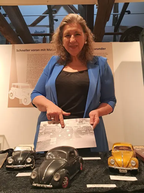 Ilona Johannsen in der neuen Sonderausstellung zum Thema Mobilität | Foto: aw