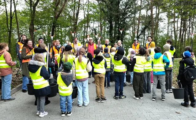 Mit Spaß bei der "Drecksarbeit"  | Foto: Lutherkirche Neu Wulmstorf