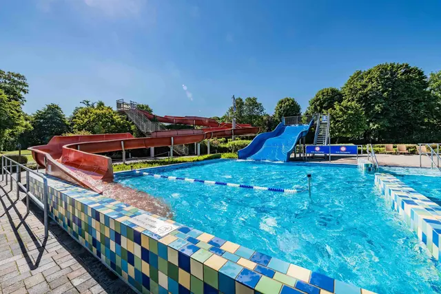 Noch herrscht Ruhe: Die Freibäder im Landkreis Stade bereiten sich gerade auf die neue Saison vor. Es bleibt zu hoffen, dass die Becken in den Sommermonaten von zahlreichen Badegästen bevölkert werden | Foto: Martin Elsen