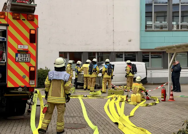 An mehreren Stationen wurde praxisnah geübt | Foto: Kolja Michaelsen, Feuerwehr Stade