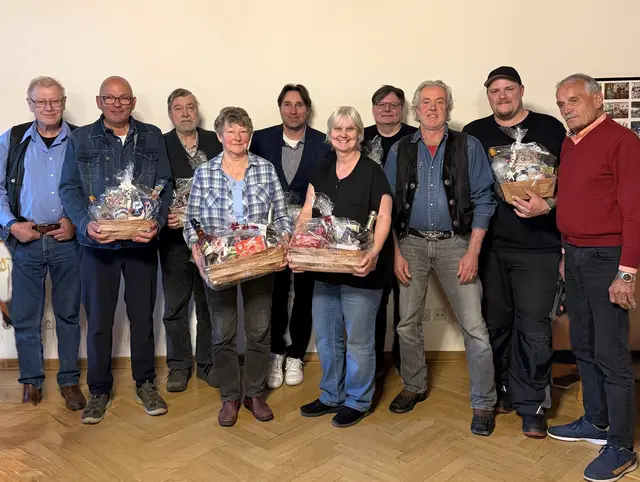 Der alte Vorstand: 
V.l. Jürgen Brehmer, Toni Harder, Horst Burmann, Heide Deisting, Christian Voigt, Susan Eisenberg, Ulrich Hapke, Uwe Kanngießer, Sebastian Schneider, Wolfgang Vogel
 | Foto: Bürger- und Verkehrsverein