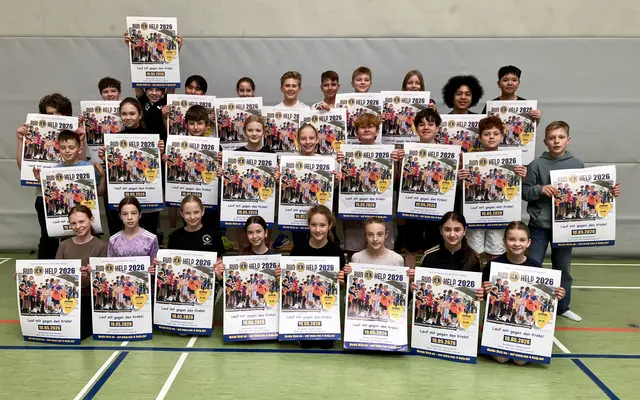 Die Jugendlichen des Gymnasiums Am Kattenberge (GAK) sind als Plakatklasse unterwegs und verteilen die Plakate | Foto: GAK