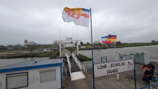 Der Ponton am Lühe-Anleger | Foto: jd