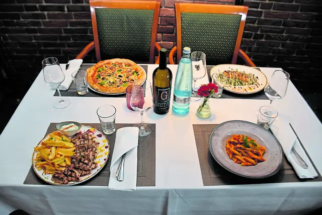 Sämtliche frisch zubereiteten Speisen werden entsprechend appetitlich dekoriert und serviert | Foto: Axel-Holger Haase