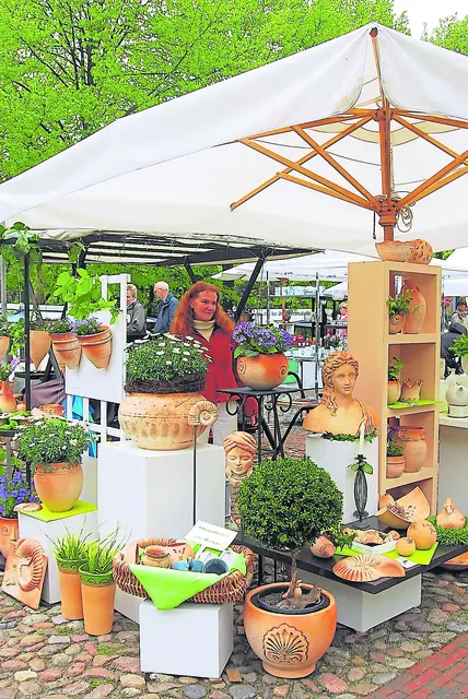 Auch in diesem Jahr zeigt die Keramikkünstlerin Marita Rode in Moisburg ihre exklusiven Artikel  | Foto: bo