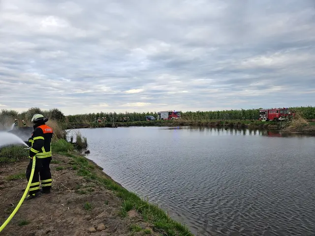 Aus dem benachbarten Beregnungsbecken konnte das Wasser zum Löschen entnommen werden | Foto: Feuerwehr