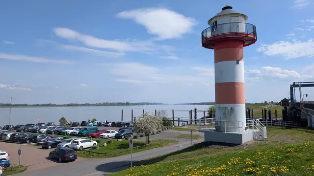 Besonders an sonnigen Tagen ist der Lühe-Anleger ein beliebtes Ausflugsziel | Foto: jd