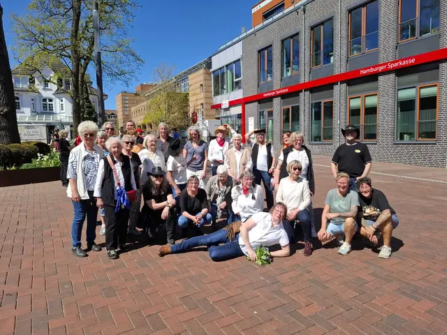 Bei bestem Wetter nahmen viele am internationalen Linedance Flashmob in Buchholz statt | Foto: Beechwood Dancer