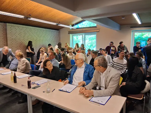 Die Jury zeigte sich von den Schüler-"Parteien" beeindruckt | Foto: Eckermann-Realschule