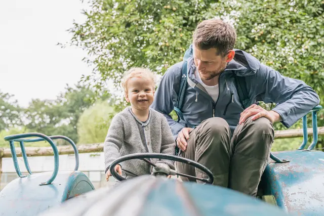 Kinder mit Familien beim Hoffest am 17.5.26 auf dem Museumsbauernhof in Wennerstorf | Foto: FLMK