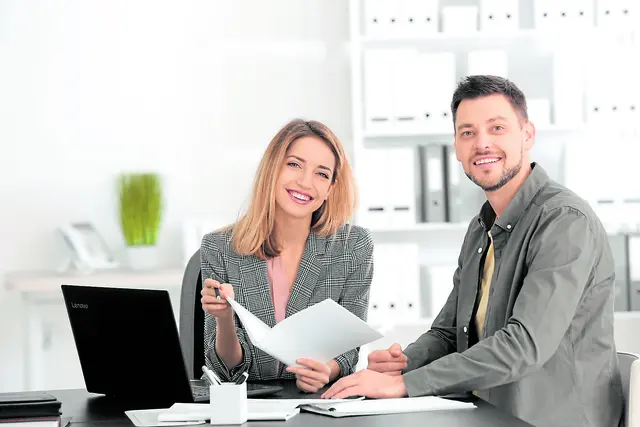 Eine Ausbildung oder ein Studium im Bereich Finanzen oder öffentliche Verwaltung bieten stets gute Karrierechancen | Foto: AdobeStock/Africa Studio