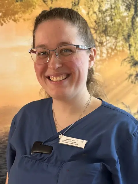 Natalie Bösel berichtet als spezialisierte Pflegekräfte in 
persönlichen Portraits von ihren breiten Möglichkeiten, Patientinnen und Patienten fachlich 
gezielt und mit viel Zeit zu unterstützen.  | Foto: Krankenhäuser Buchholz-Winsen