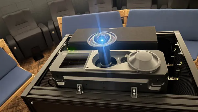 neueste Technik im Planetarium | Foto: sts