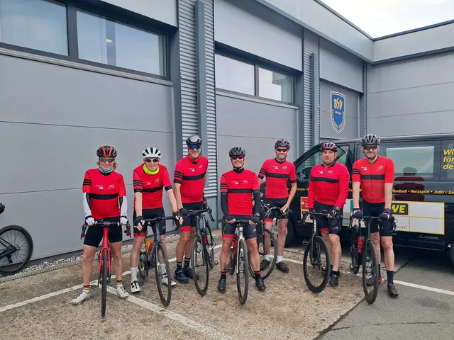 Volker Luga (v. li.), Thorben Umlandt, Wolfram Striepe, Bernd Aldag, Peter Bohl, Ralph Jagosch und Thomas Segeler bei der RTF Has' und Igel, die vom BSV ausgerichtet wurde | Foto: Ollanner Radteam