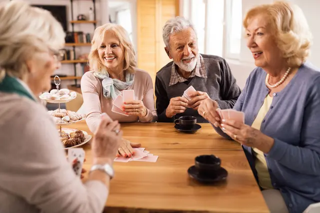  Ein Spielenachmittag im Gemeindehaus | Foto:  Drazen/Adobe Stock
