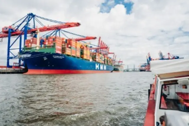 Eine Barkassenfahrt auf der Elbe und auf der Este ist ein besonderes Erlebnis | Foto: Hansestadt Buxtehude / Madeline Jost