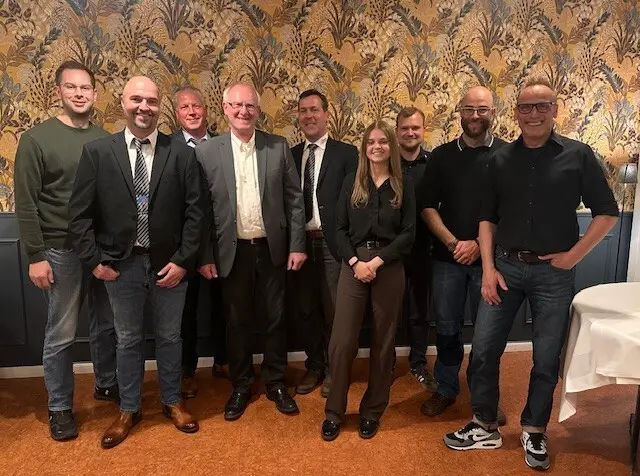 Der neu zusammengesetzte Vorstand und Kassenprüfer der Metall-Innung (von links): Jan-Lukas Stuhtmann, Martin Engelmann, Matthias Böhring, der neue Obermeister Olaf von Appen, sein Stellvertreter Stefan Hauschild, Paula Eckmann, die beiden Kassenprüfer Maik Kuschel und Christian Thillmann sowie Torsten Dittmar. | Foto: Kreishandwerkerschaft des Kreises Harburg