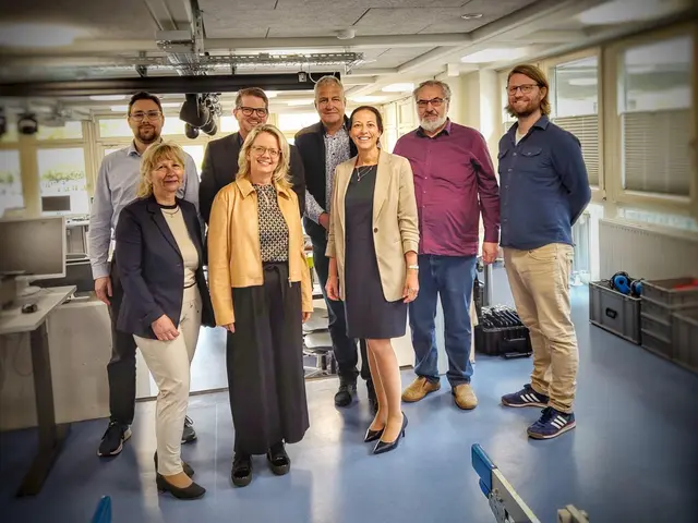 Eine Delegation aus Mecklenburg-Vorpommern informierte sich über das Medienzentrum (Digilab) im Schulzentrum Hittfeld | Foto: Landkreis Harburg