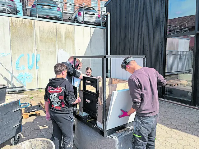 Schritt für Schritt entstand ein Brotbackofen | Foto: Kahle