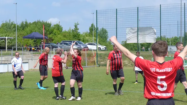 Die Walking Reds beim Internationaler Walking Football Cup in Seevetal 2025 | Foto: sra
