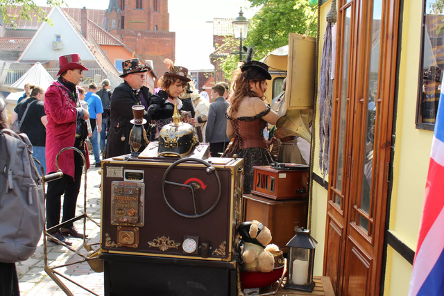 Perspektivwechsel "Steampunk" – Altbekanntes und Fantasievolles vermischen sich beim „Aethercircus“ | Foto: pau