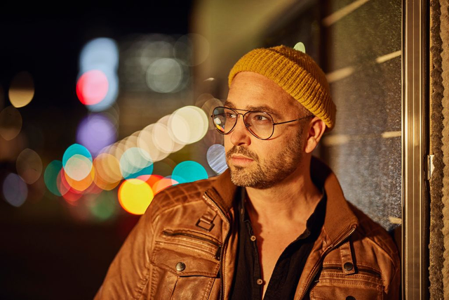 Cosmo Klein wird mit seiner Band die Besucher in Trelde begeistern | Foto: Boris Breuer