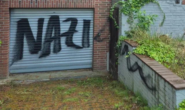 Die beschmierte Garage der AfD-Politikerin mit dem Schriftzug "Nazi" | Foto: AfD Kreisverband Harburg-Land