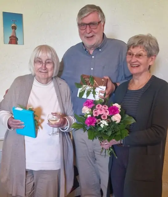 Feierten Jubiläum: Iris Pless (v. li.), Gerhard Schierhorn und Grete Grossien | Foto: Gerhard Schierhorn
