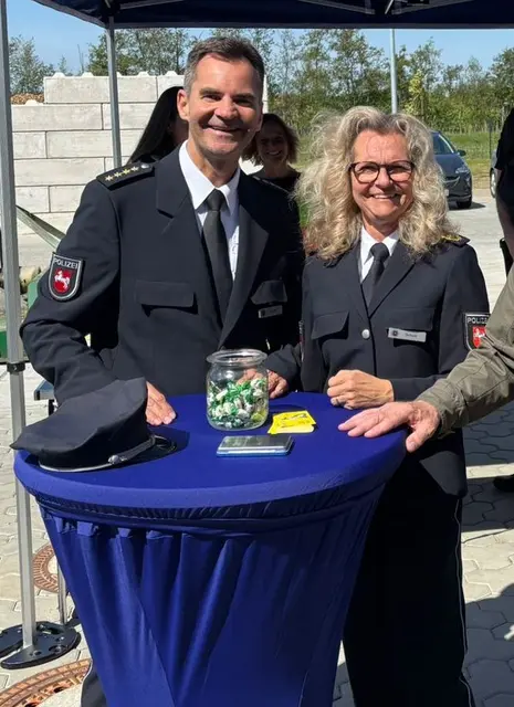 Inspektionsleiter Jan Kurzer und Präsidentin Kathrin Schuol | Foto: Polizei