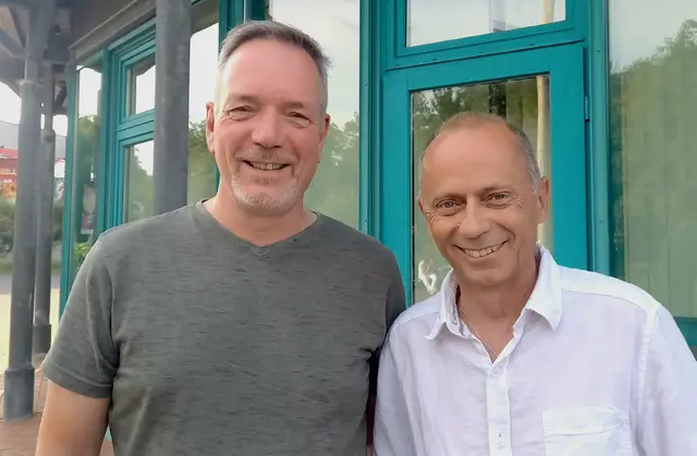 Der Bürgermeisterkandidat der FDP Seevetal, Jens Schnügger (li.), und der Fraktionsvorsitzende im Gemeinderat Wolfgang Ivens stellen die Partei für den Kommunalwahlkampf auf. | Foto: FDP Seevetal