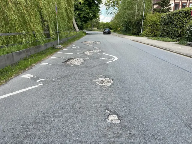 Aufgrund einer Fahrbahnsanierung wird die Bahnhofstraße voll gesperrt | Foto: sra