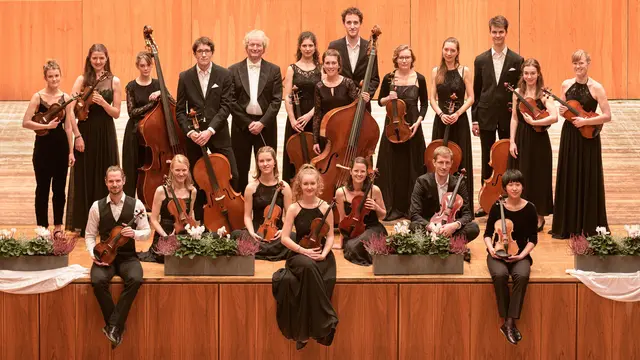 Ein ganz besonderes Konzert mit der Jungen Kammerphilharmonie Rhein-Neckar unter der Leitung von Thomas Kalb steht bei „Kultur in der Kirche“ am 05.06.2026 um 19.30 Uhr in der St. Marienkirche in Himmelpforten auf dem Programm. | Foto: Hans Georg Fischer www.violafoto.de