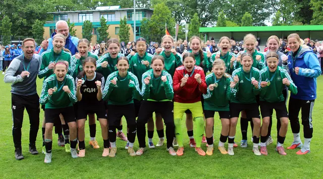 Das jubelnde U14-Team | Foto:  Rüdiger Zinsel 