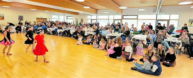 Die Tanz-KIDS zogen die Zuschauer in ihren Bann. Nachwuchsarbeit beim Tanzen ist ein wichtiges Thema bei BW (Trainerin Arline Maron) | Foto: AR Promedia