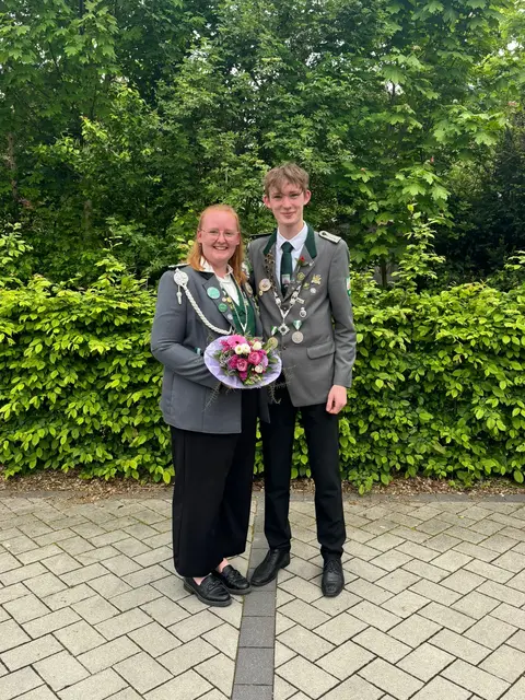 Jungschützenpaar Karina Peters und Jakob Peters | Foto: Schützenverein Hammah
