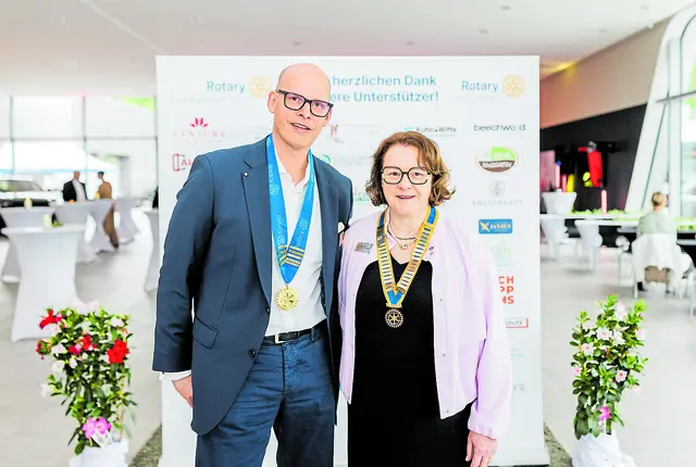 Die beiden Präsidenten Norbert Reichentrog vom RC Seevetal und Kerstin Witte vom RC Buchholz | Foto: Rotary Clubs