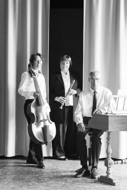 Ensemble Chiesa del Villaggio mit Gisela Helms (Mitte) (Blockflöten), Roswitha Conrad (li.) (Viola da Gamba) und Andreas Bartelsen (re.) (Cembalo) | Foto: René Augustinus Kneese